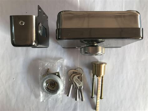 MOUNTING METHOD INTELLIGENT ELECTRONIC LOCK SAFE.